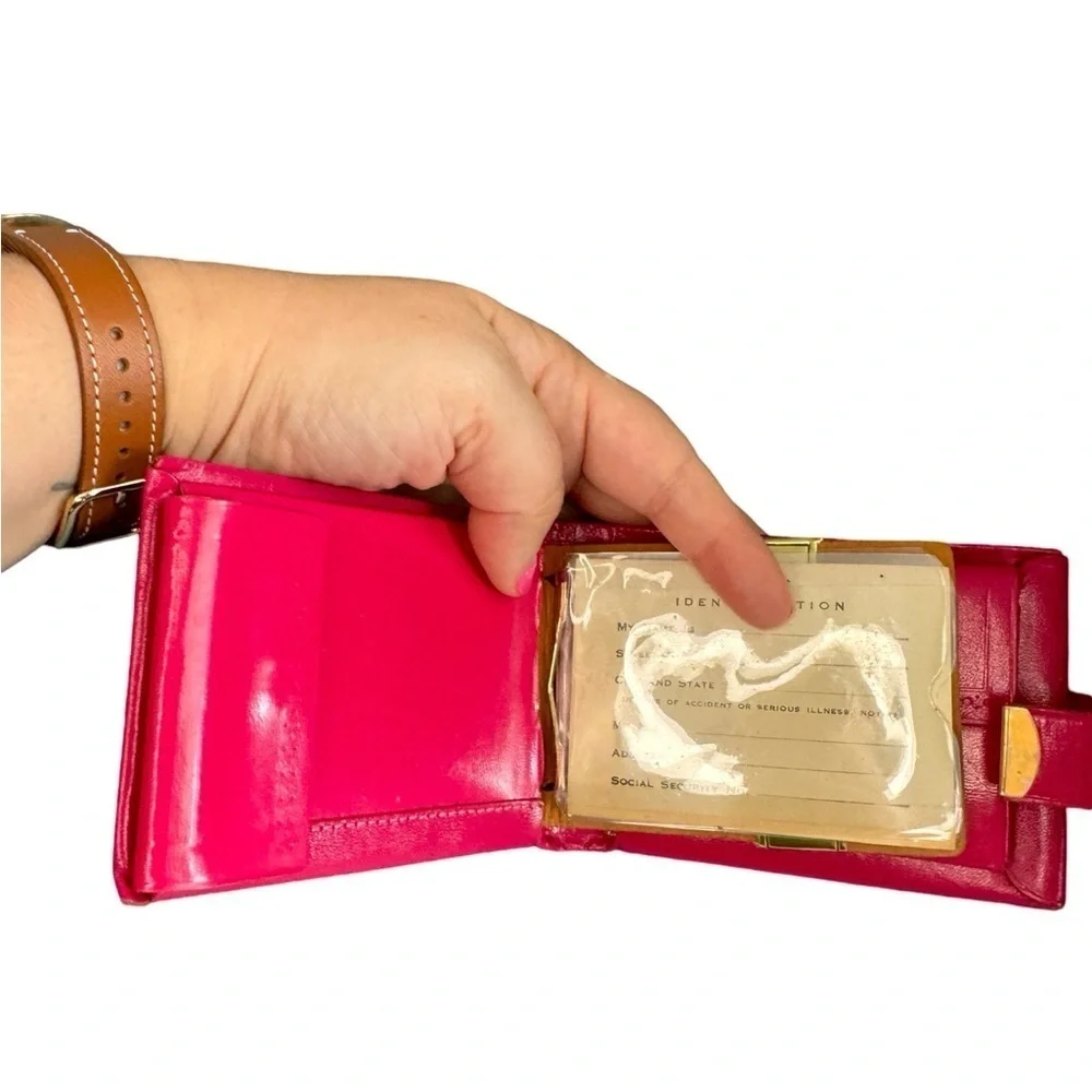 Small Vintage Aristocrat Fifth Avenue Compact Hot Pink Wallet VGUC